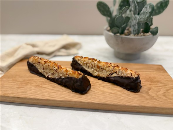 2 stk. Kransekagestænger m. chokolade & nødder på frost